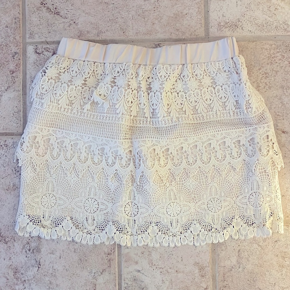 EUC english rose | tiered lace skirt, fully lined, elastic waist, scalloped hem